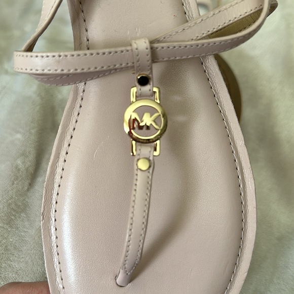 Michael Kors strappy sandal - Picture 3 of 4